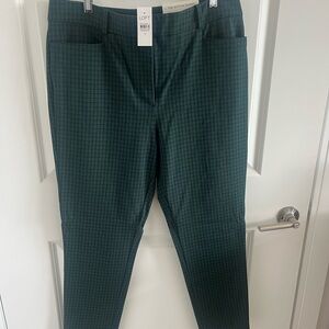 ⭐️$20 BRAND NEW WITH TAGS⭐️ LOFT Casual Pants in Dark Green Houndstooth